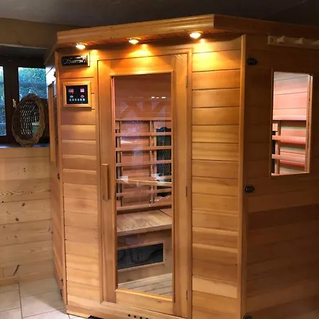 Maison Accueillante Avec Sauna Et Jacuzzi A *